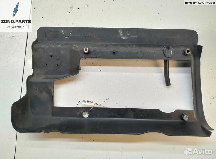 Накладка декоративная на двигатель 036103925C на Volkswagen Golf-4