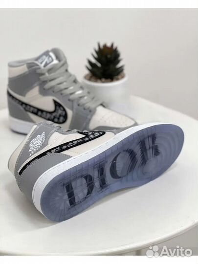 Nike Air Jordan Retro 1 High Dior