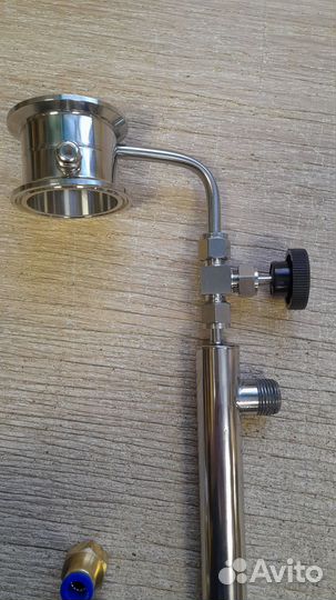 Узел отбора по жидкости стаканного типа с игольчат