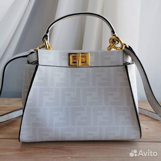 Сумка fendi peekaboo