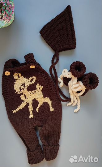 Вязаный комплект для новорожденного