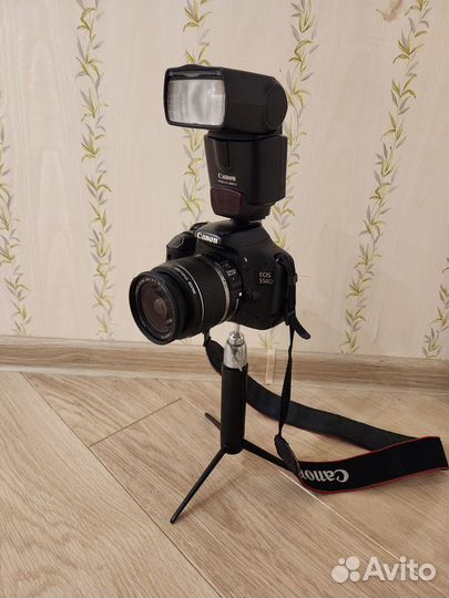 Комплект Сanon EOS 550D+ travel объектив+вспышка