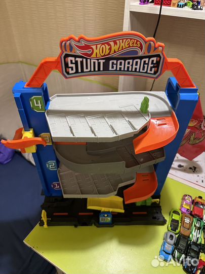 Машинки хот вилс hot wheels и гараж (оригинал)