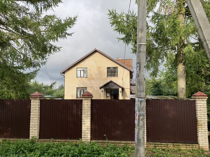 Коттедж 185 м² на участке 10 сот.