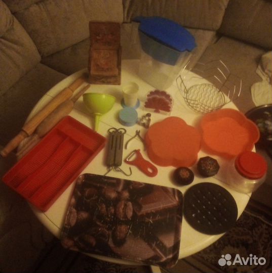 Ложки,Вилки,Ножи,Кувшин,Чеснокодавилка;Щипцы;Блюдо