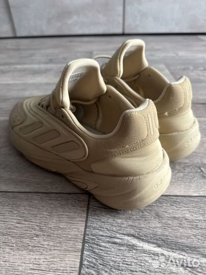 Adidas ozelia