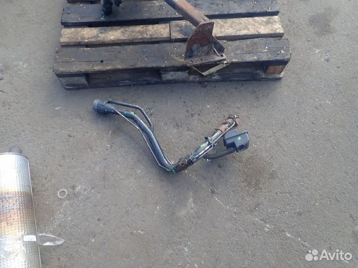 Горловина заливная топливная Toyota Camry V40, 200