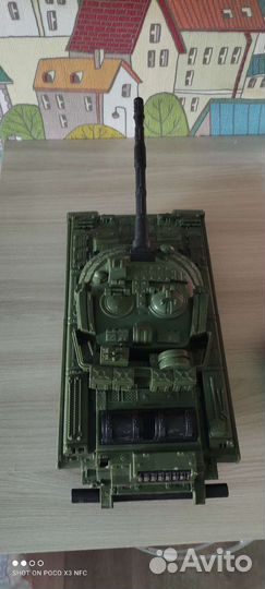 Игрушечный танк