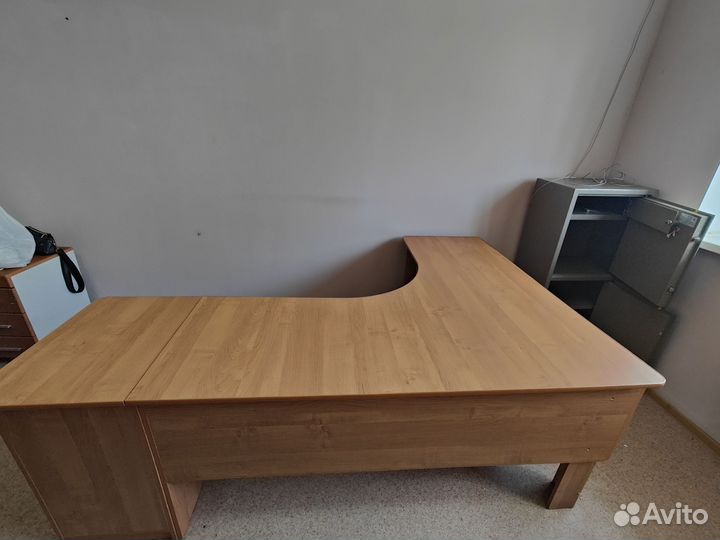 Стол офисный