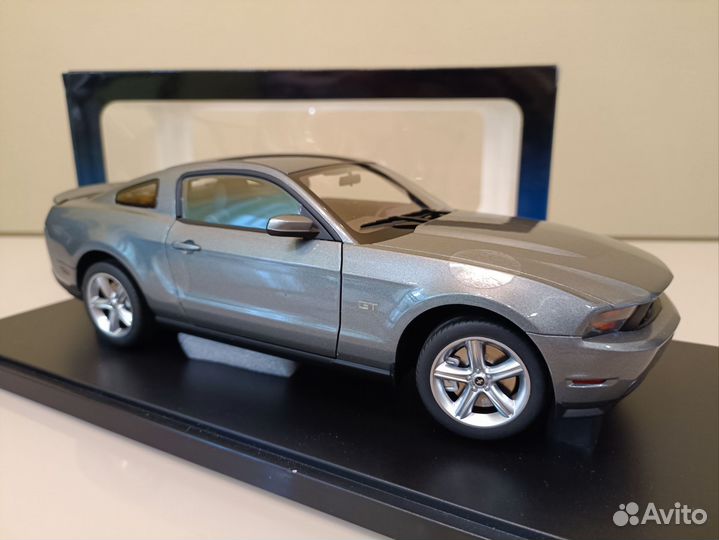 Ford Mustang V GT (09-14г) Серый 1:18