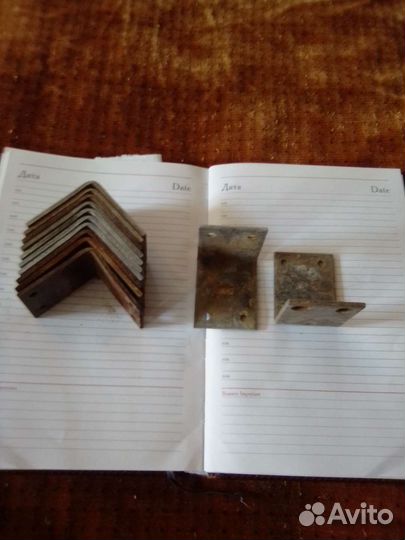 Уголок крепежный металлический