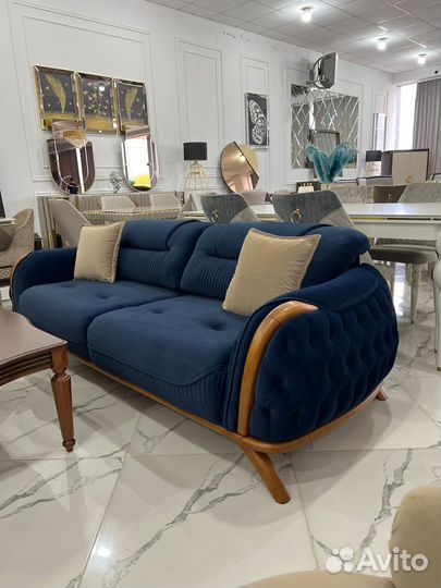 Стол и стулья