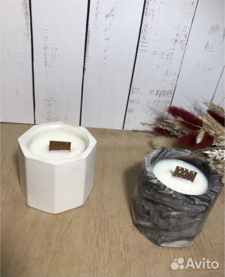 Маленькие свечи в гипсовом кашпо