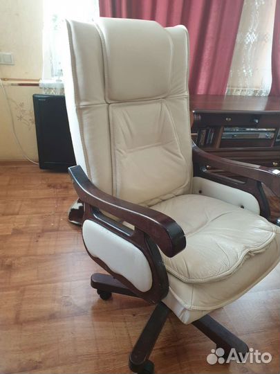 Кожаное кресло руководителя бу