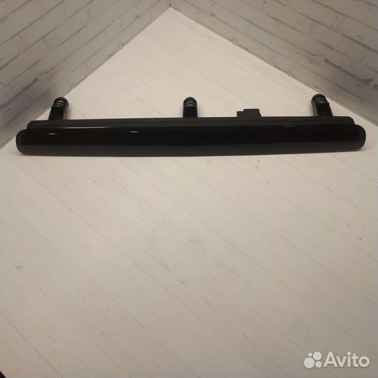 Дополнительный стоп сигнал VW T5 7E0945097A