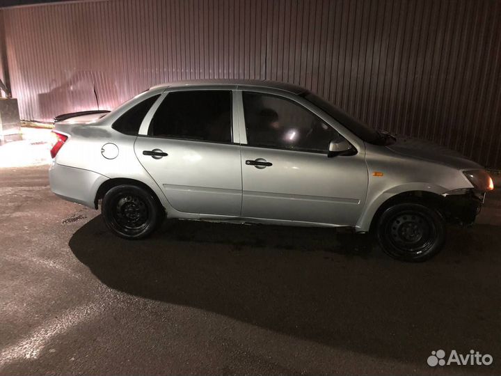 LADA Granta 1.6 МТ, 2012, битый, 216 000 км