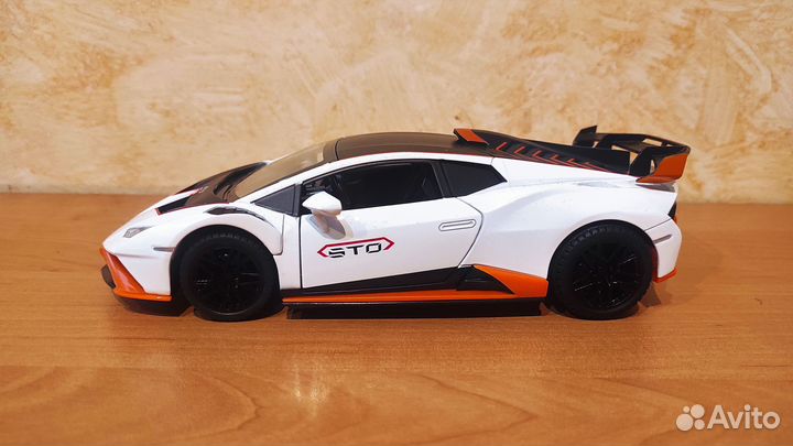 Lamborghini Huracan STO 1:24