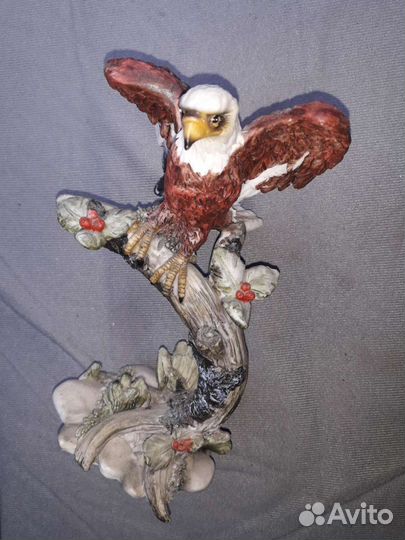 Статуэтка орёл