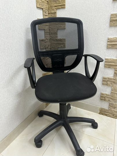 Офисное кресло