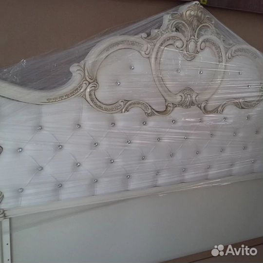 Спальня в классическом стиле Лорена крем глянец