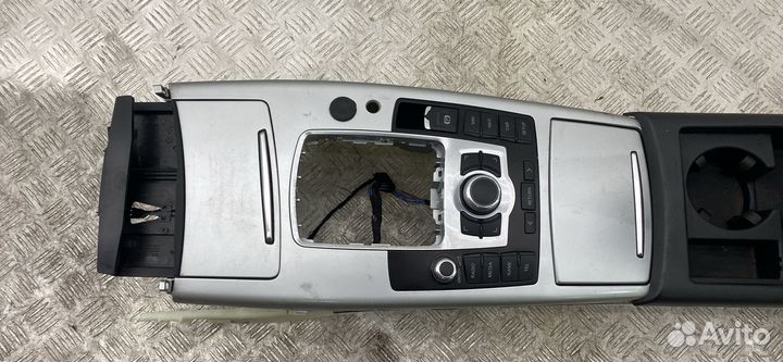 Консоль салона Audi A6 C6 рест. 2010