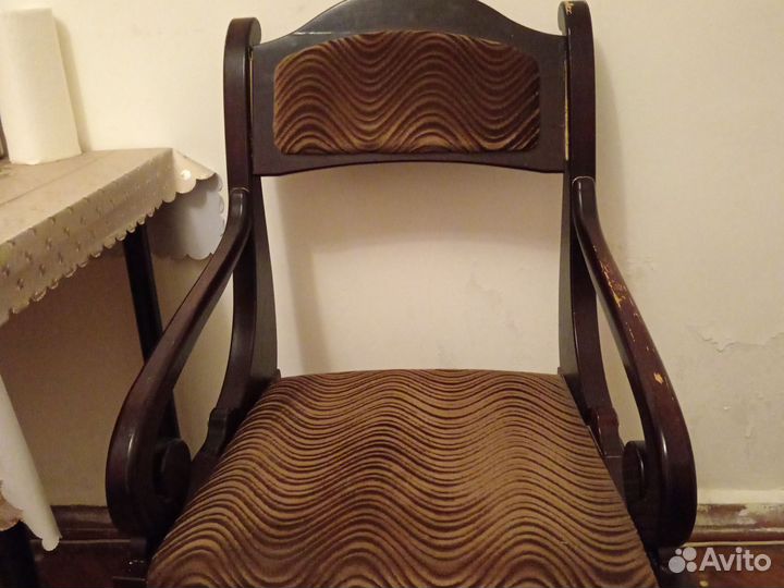 Стул один старинный