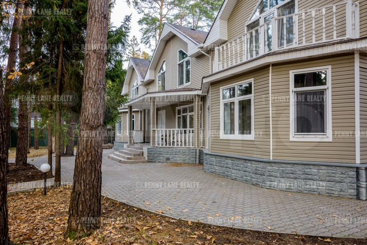 Коттедж 587 м² на участке 47,7 сот.