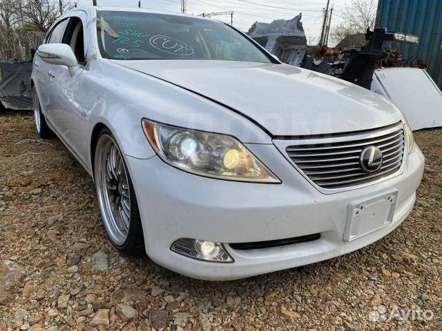 Бампер передний Lexus LS460
