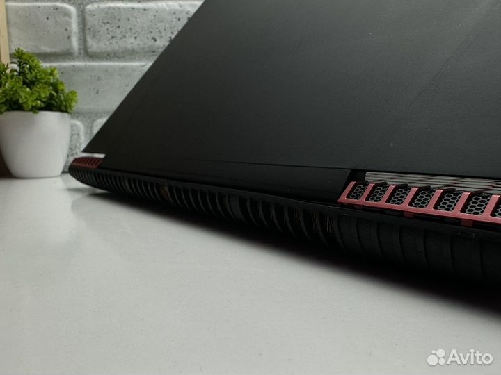 Игровой ноутбук Lenovo