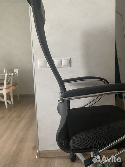 Офисное кресло