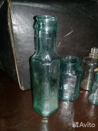 Саквояж доктора Айболита с мед банками и склянками