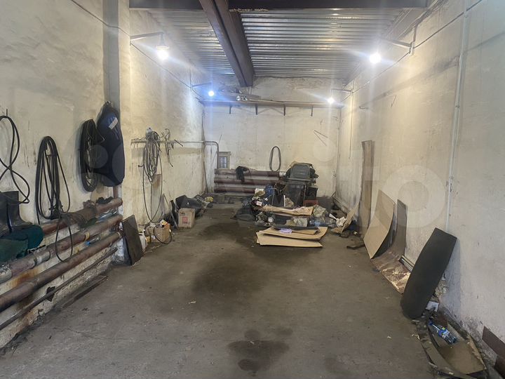 Гараж, > 30 м²