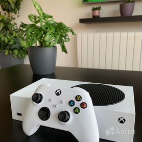 Xbox Series S 2 геймпада
