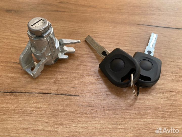 Личинка багажника VW amarok 2H5827297