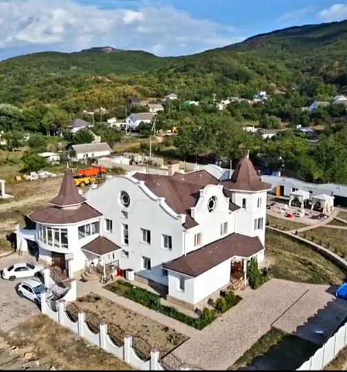 Дом 600 м² на участке 20 сот.