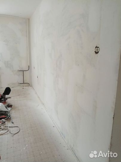 Штукатурка стен, наклейка обоев