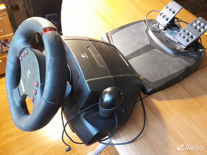 Руль Logitech momo racing