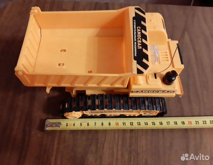 Самосвал на радиоуправлении