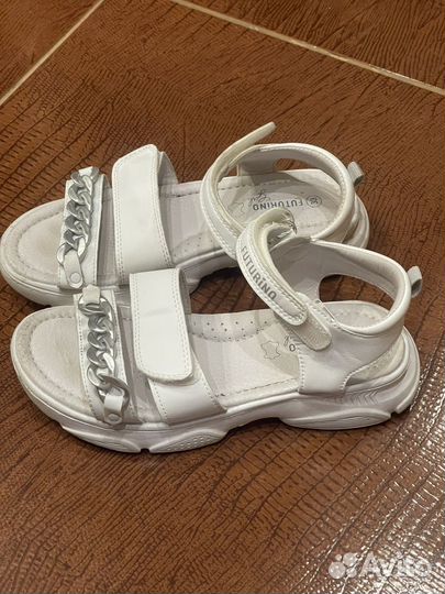 Босоножки для девочки 33