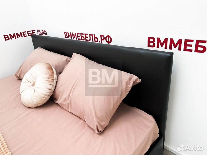 Кровать двуспальная с обивкой 160х200