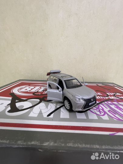 Машинка игрушечная Lexus