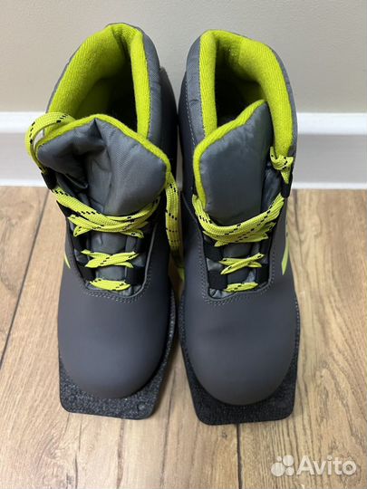 Лыжные ботинки размер 35