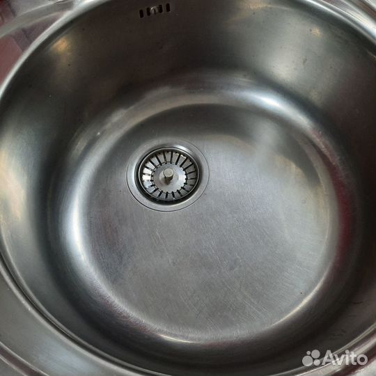 Врезная кухонная мойка