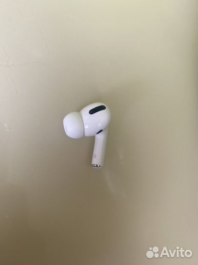 Правый наушник AirPods Pro