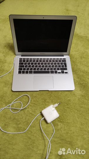 Macbook Air (3-inch, Mid 2011)