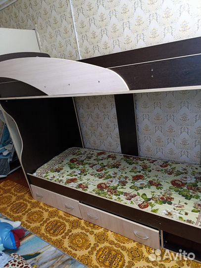 Двухъярусная кровать бу с матрасами