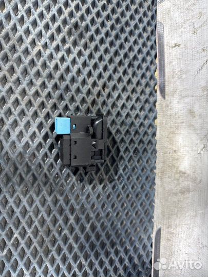 Кнопка стеклоподъемника передняя левая Honda