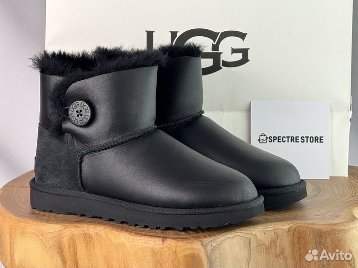 Ugg Mini Bailey Button Metallic Black