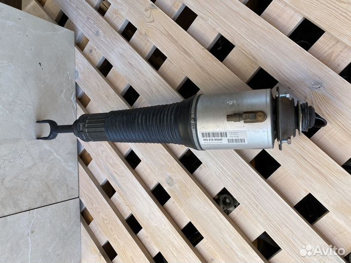 Пневмостойка передняя правая 4.2 Audi A8 D3