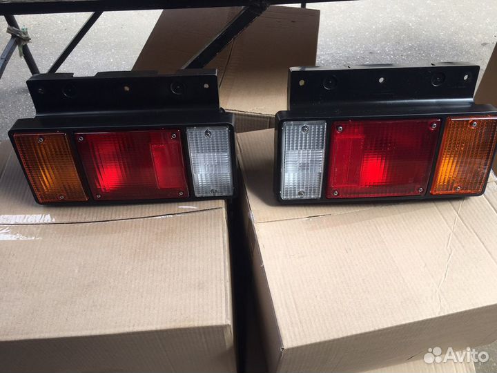 Фонарь задний Isuzu ELF